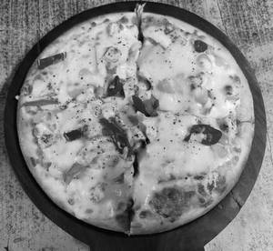 Paneer Makhani Pizza