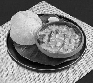 Fulko Luchi [ 5 Pcs ] With Narkel Diye Cholar Dal And Sweet