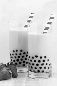 Iced Strawberry Boba Shake
