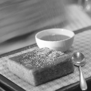 Warm Almond Cake