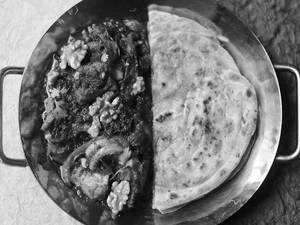 Chicken chilli (2pcs)with 2 paratha