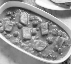 Matar Paneer Red 4 Butter Roti Or 3 Tawa Paratha
