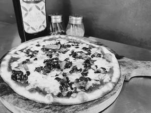 Truffle Funghi E Cipolla Pizza