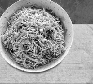 Schezwan noodles veg