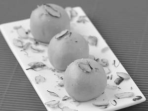 Besan laddo desi ghee