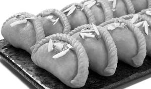 Pure Desi Ghee Dry Fruits Gujiya 