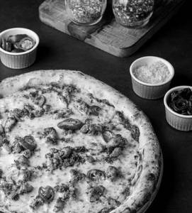 Chicken Yin-yang Pizza