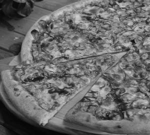 Barbeque chicken pizza