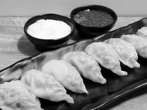 Chicken Steamed Momos [8 Pieces]