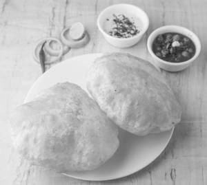 Chole Bhature (2pcs)