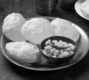 Fulko Luchi [ 5 Pcs ] With Sada Aloo  Tarkari And Sweet