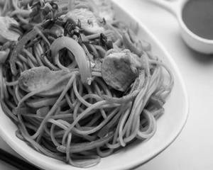 Chicken hakka noodles