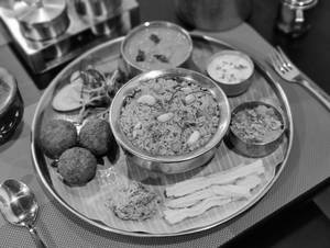 Vetrilai Poondu Sadham Thali