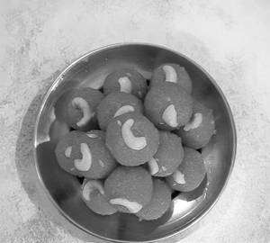 Ghee laddoo