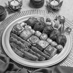 Veg Platter (12 Pieces)