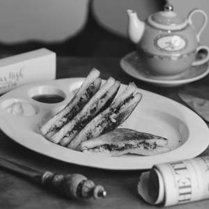 Cheesy Spinach Corn Sandwich [4 Pieces]