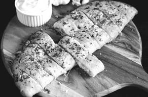 Stuffed Cheesy With Paneer Garilc Bread