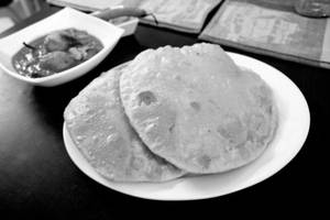 Radhaballabi With Aloo Dum (4 Pcs)
