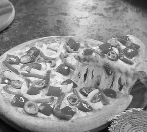 Capsicum Tomato Pizza (regular)