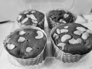 Rich Fruit Plum Cup Cake (4Pcs)