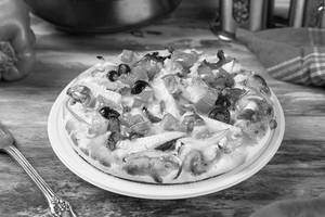 Single cheese veggie supreme  pizza