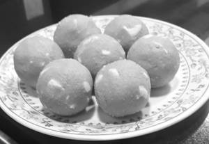 Besan Dryfruit Laddu