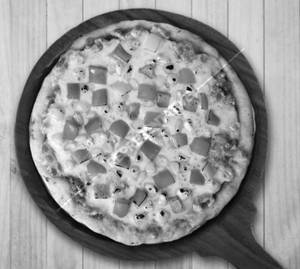 Golden corn pizza