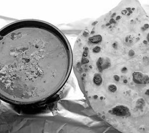 Plain Paratha [3 Pcs] + Aloo Tamatar Gravy + Achar