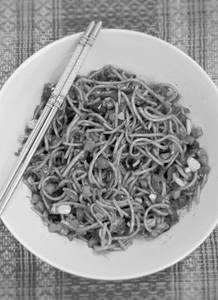 Schezwan Noodles (Chicken )