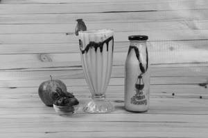 Apple Dates Shake
