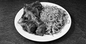 Veg Noodles With Paneer Chilli Gravy