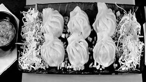 Cheesy Chicken Steamed Momos [5 Pieces]