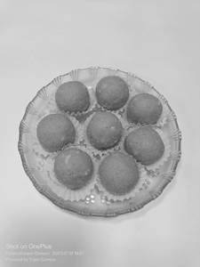 Besan Laddu (Desi Ghee)