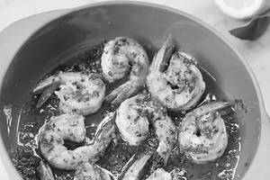 Prawns Hot Garlic [serves 1-2] [300 Ml] [4 Piece]