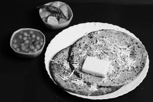 (2pcs) Paneer Paratha Tandoori with Chola