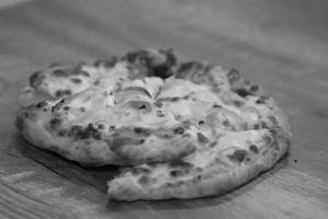 Fresh Onion Menia Pizza