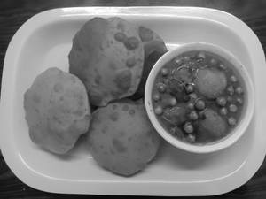 Aloo Mattar + 5 Poori