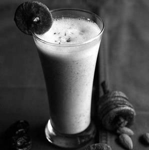 Milk Mix Dry Fruits Shake
