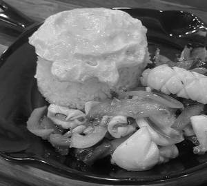 Khaow Pad Ka Phao Pramukh - Khai Dao