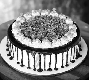 Eggless Caramel Crunch Cake [500 grams]