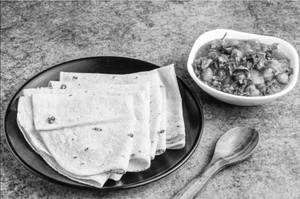 Chana Masala With 5 Rumal Roti