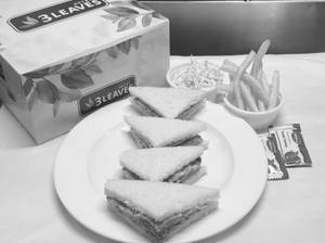 Masala Omelet Sandwich With French Fries