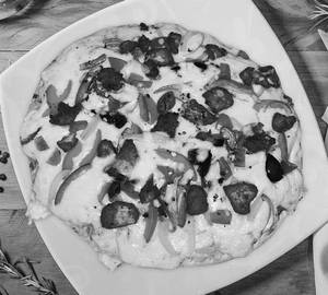 Tandoori chicken pizza