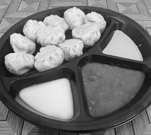 Veg Steamed Momos [10 Pieces]