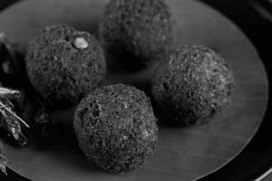 Veg Kola Urundai [4pcs]