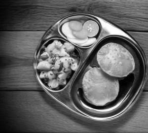 Dal Puri 3Pics And Chicken Half