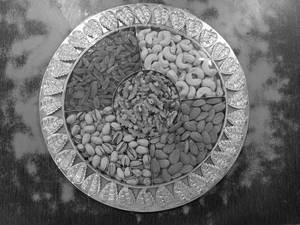 Medium Thali Dry fruits[Approx600 grams
