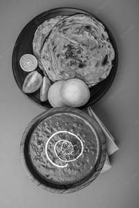 Dal Makhani [ 300 Ml ]+ 2 Tandoori Roti