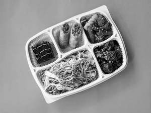 Chicken In Black Pepper Sauce With Hakka Noodles Mealbox