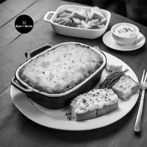 Shepherd's Pie (chicken) With Garlic Bread